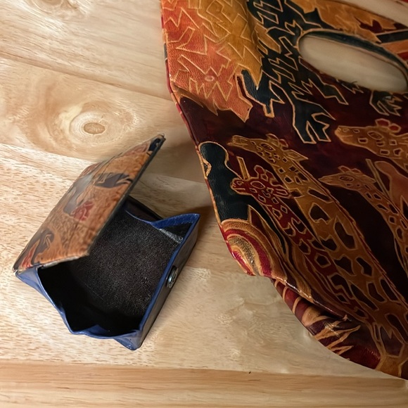 Leather Giraffe Handbag & Coin Purse - Picture 12 of 14
